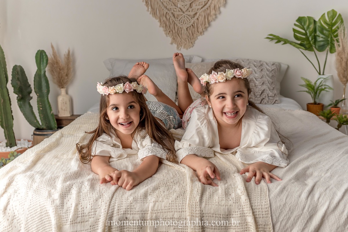 irmãs, mãe e filhas, ensaio infantil, ensaio petrópolis, ensaio de família em petrópolis, referência em fotos de família região serrana, rio de janeiro, momentum photographia