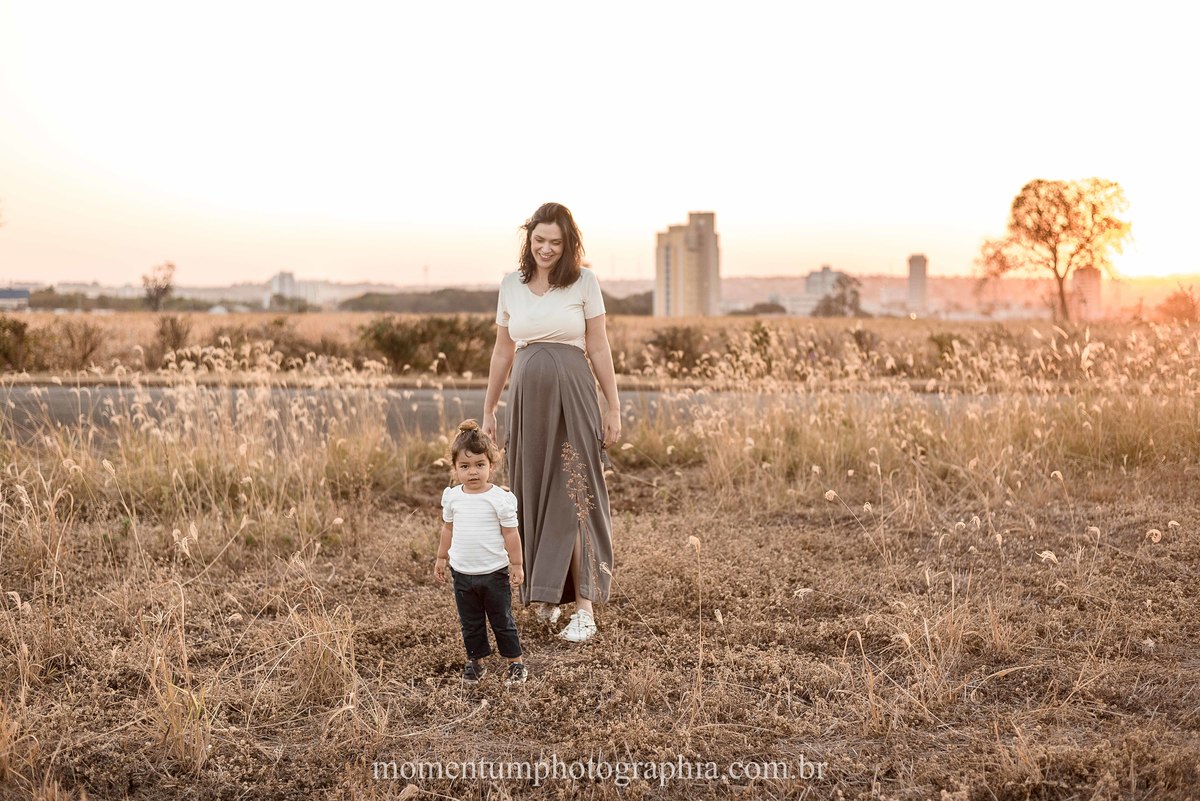ensaio de familia, mae e filha, rio verde, goias, foto momentum photographia, petropolis e rio verde, fotos espontaneas, lifestyle, fotos verdadeiras, momentos reais