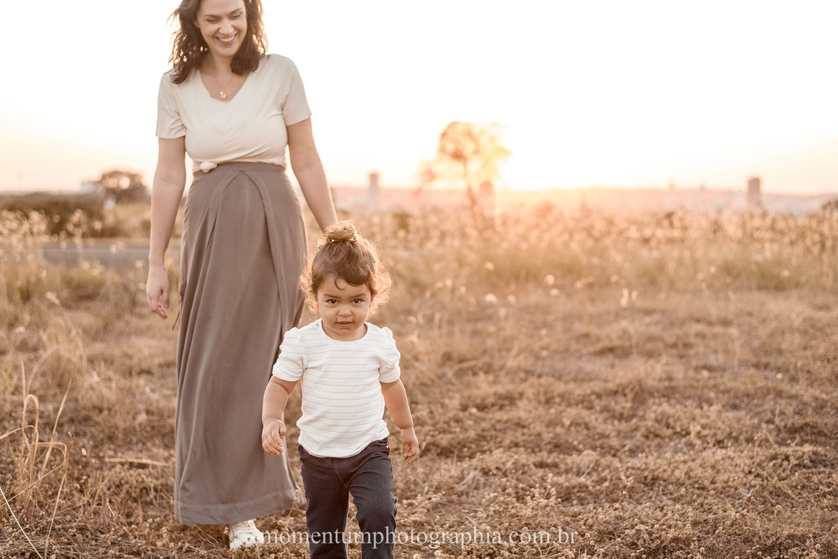 ensaio de familia, mae e filha, rio verde, goias, foto momentum photographia, petropolis e rio verde, fotos espontaneas, lifestyle, fotos verdadeiras, momentos reais