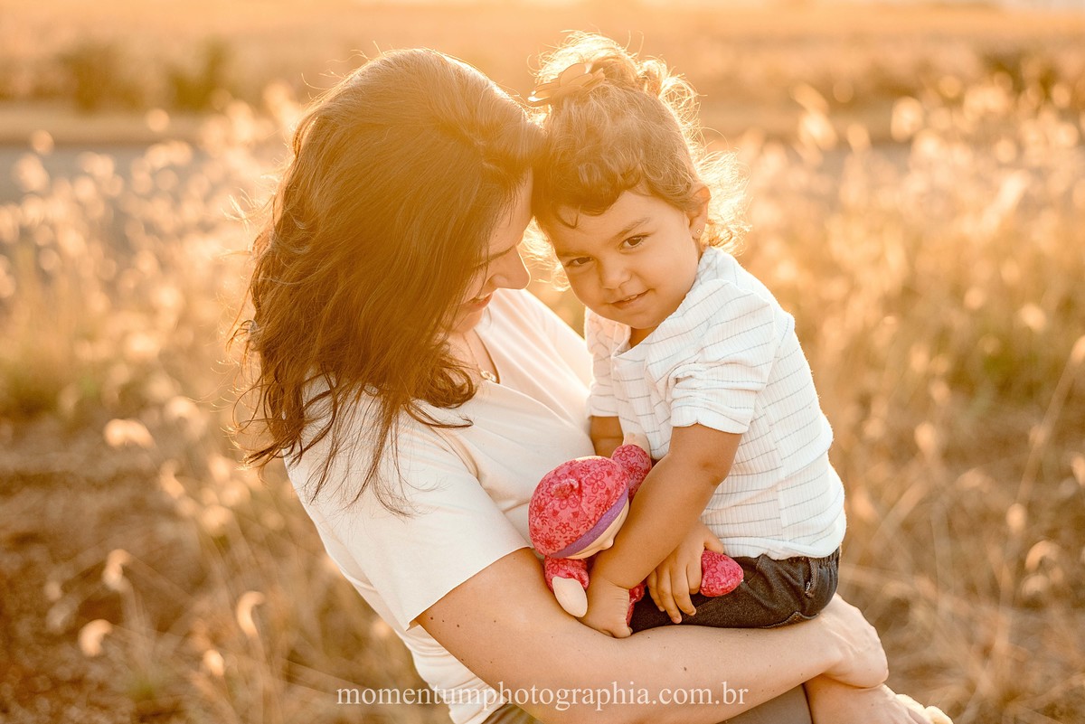 ensaio de familia, mae e filha, rio verde, goias, foto momentum photographia, petropolis e rio verde, fotos espontaneas, lifestyle, fotos verdadeiras, momentos reais