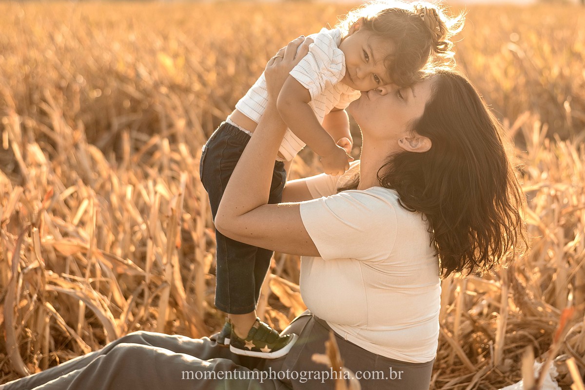 ensaio de familia, mae e filha, rio verde, goias, foto momentum photographia, petropolis e rio verde, fotos espontaneas, lifestyle, fotos verdadeiras, momentos reais