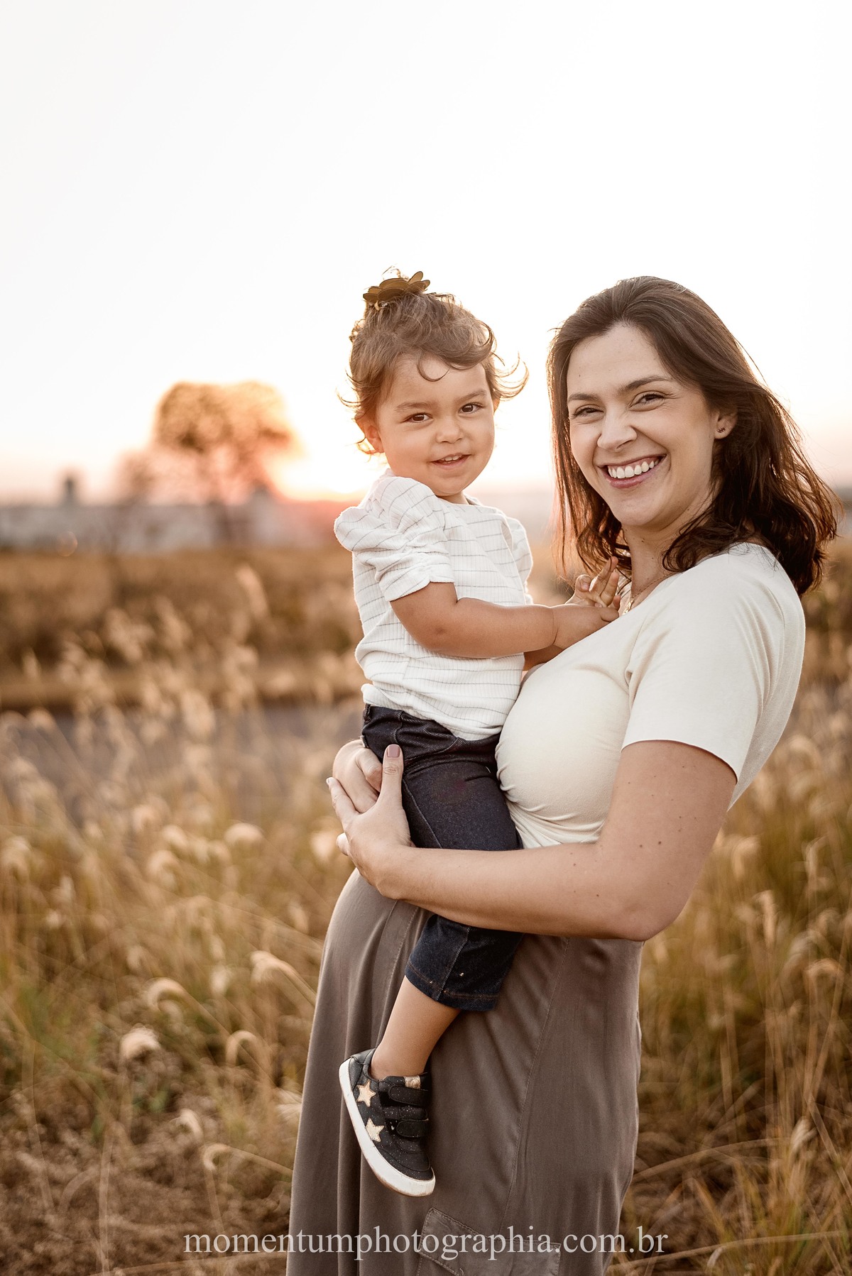 ensaio de familia, mae e filha, rio verde, goias, foto momentum photographia, petropolis e rio verde, fotos espontaneas, lifestyle, fotos verdadeiras, momentos reais