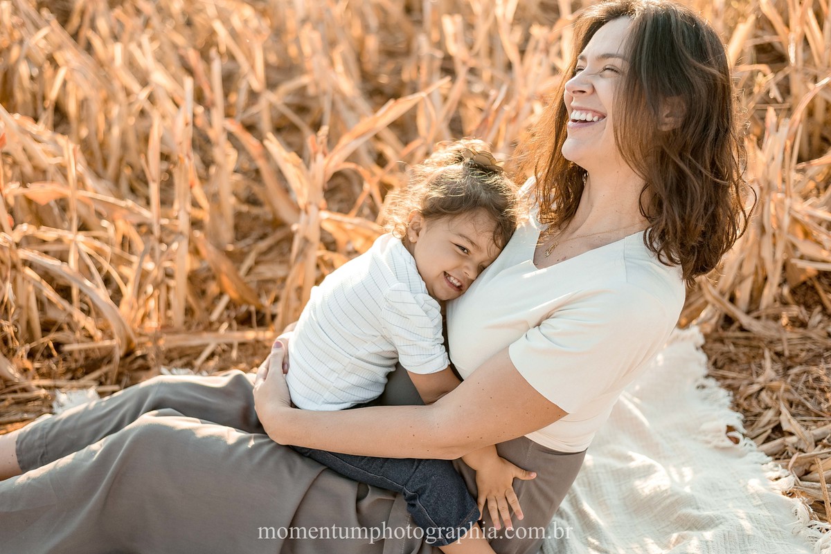 ensaio de familia, mae e filha, rio verde, goias, foto momentum photographia, petropolis e rio verde, fotos espontaneas, lifestyle, fotos verdadeiras, momentos reais