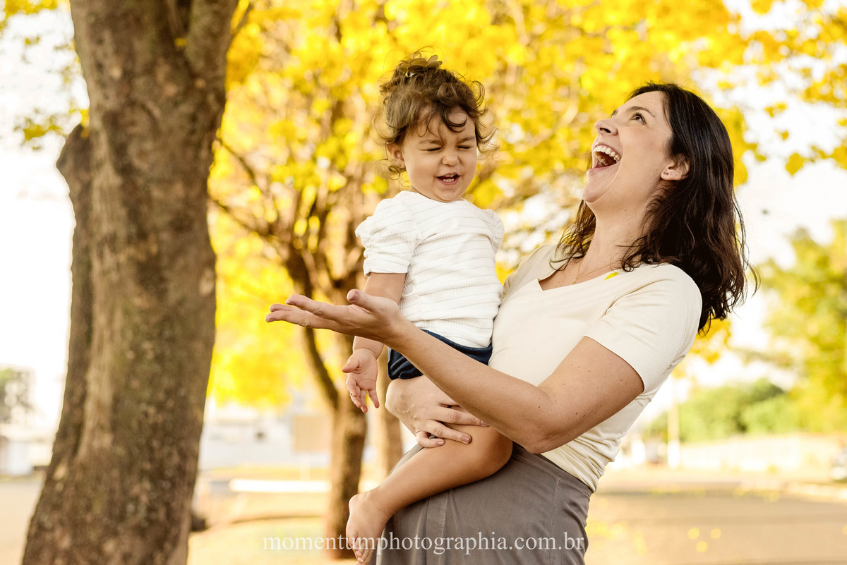 ensaio de familia, mae e filha, rio verde, goias, foto momentum photographia, petropolis e rio verde, fotos espontaneas, lifestyle, fotos verdadeiras, momentos reais