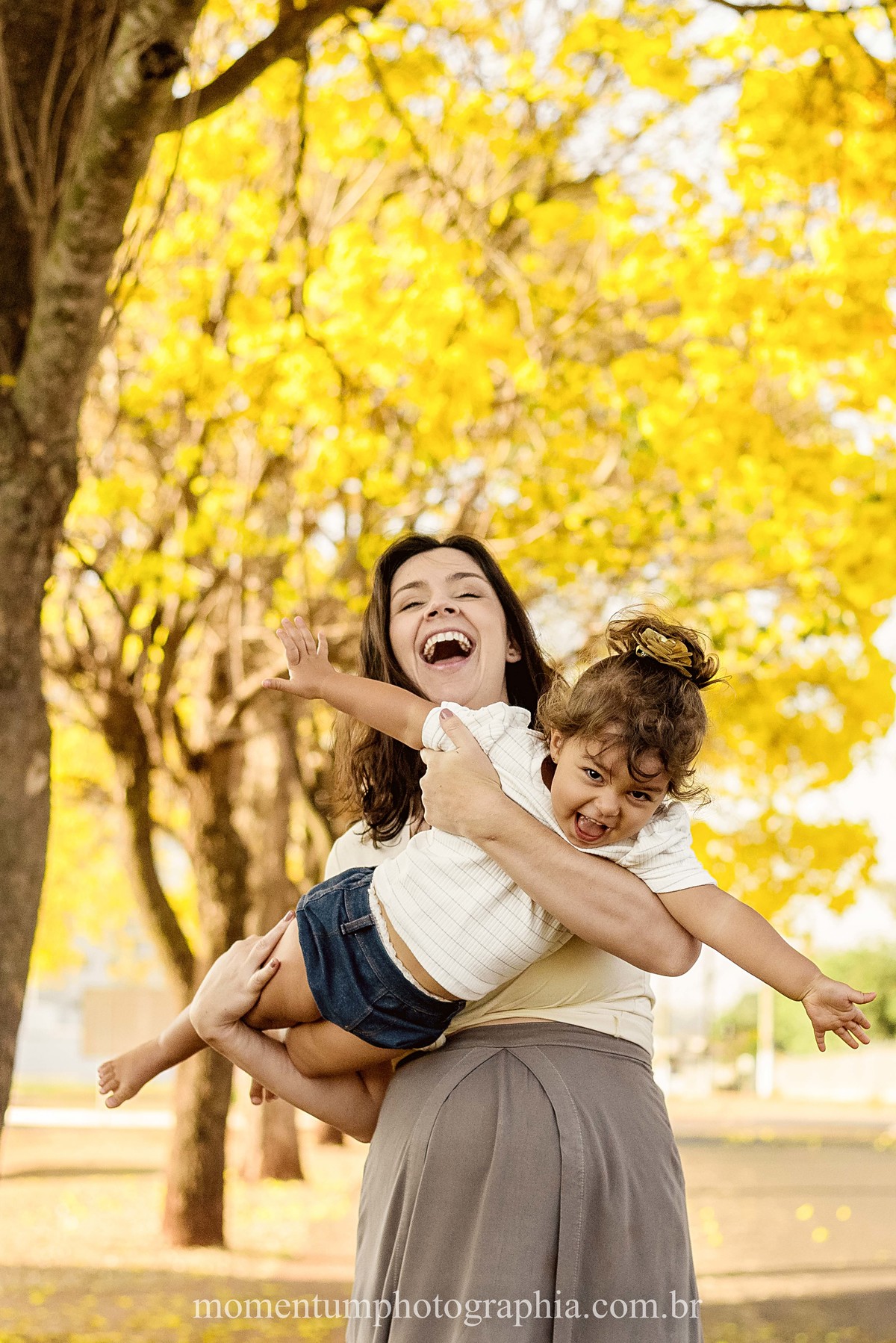ensaio de familia, mae e filha, rio verde, goias, foto momentum photographia, petropolis e rio verde, fotos espontaneas, lifestyle, fotos verdadeiras, momentos reais