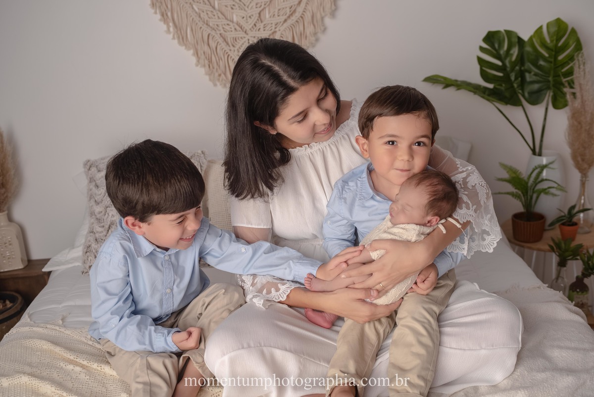 foto momentum photographia ensaio newborn petropolis rj estudio recem nascido mae menina maternidade gestante