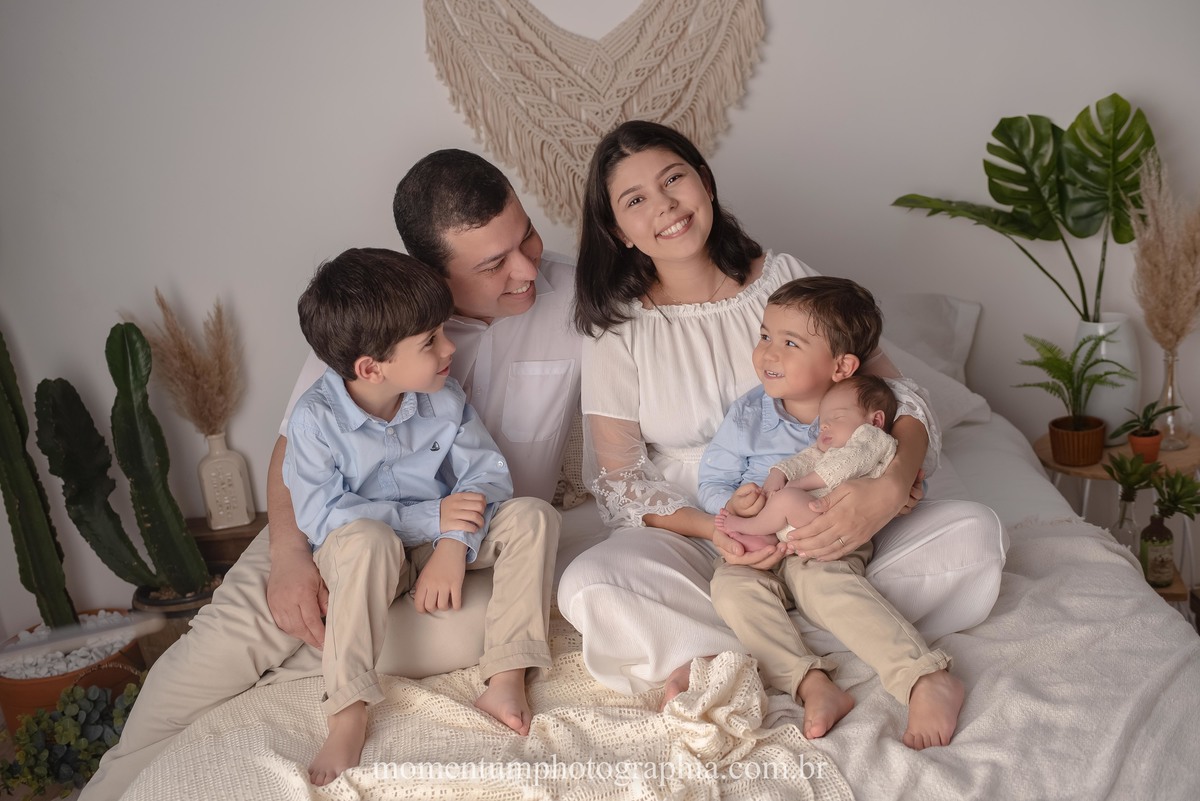 foto momentum photographia ensaio newborn petropolis rj estudio recem nascido mae menina maternidade gestante