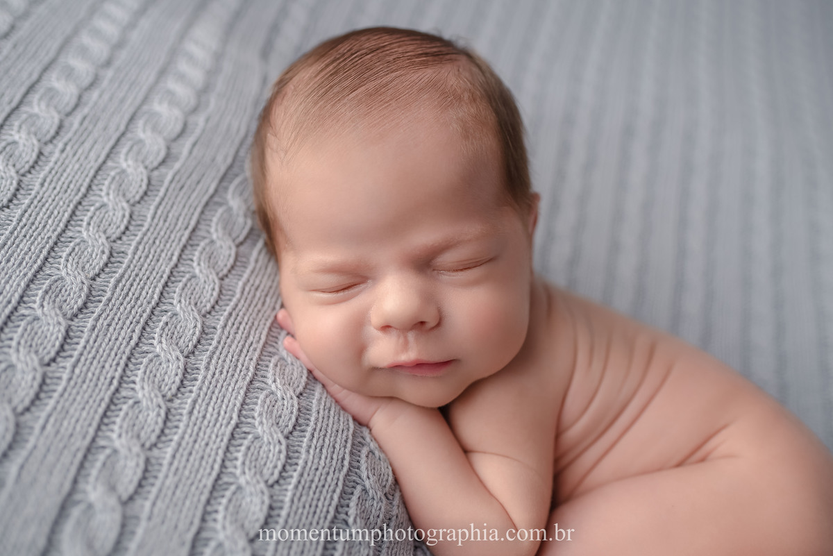foto momentum photographia ensaio newborn petropolis rj estudio recem nascido mae menina maternidade gestante