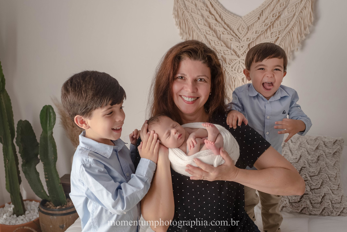 foto momentum photographia ensaio newborn petropolis rj estudio recem nascido mae menina maternidade gestante