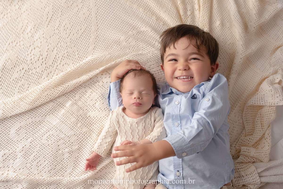 foto momentum photographia ensaio newborn petropolis rj estudio recem nascido mae menina maternidade gestante