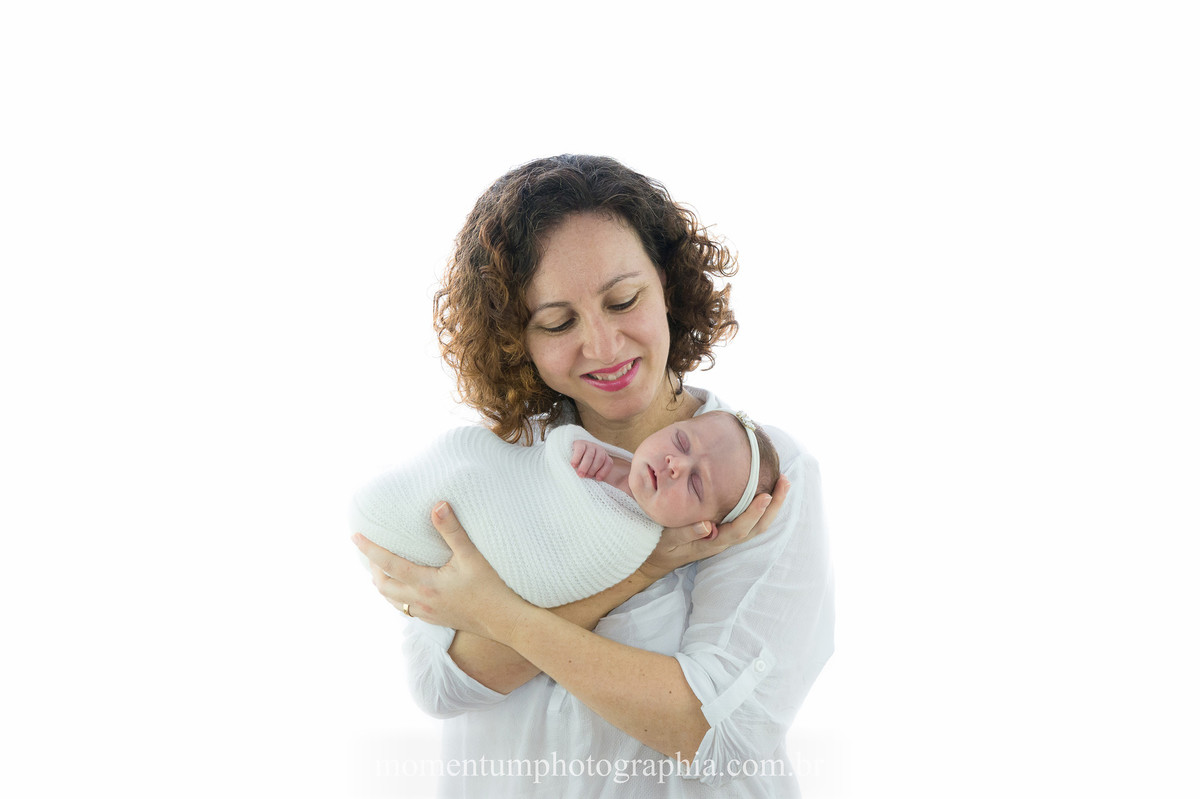 foto tirada por momentum photographia newborn estudio menina petropolis rj