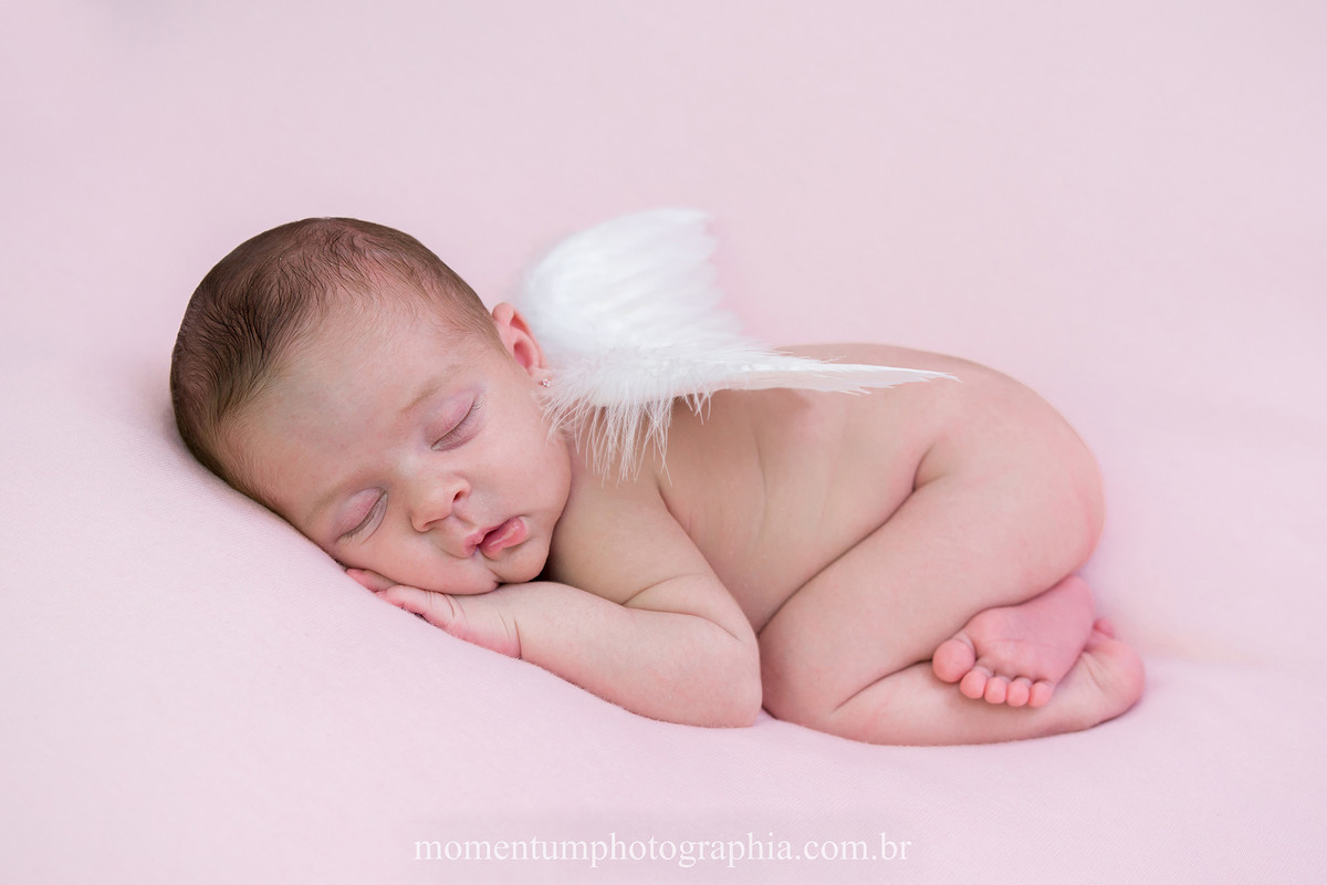 foto tirada por momentum photographia newborn estudio menina petropolis rj
