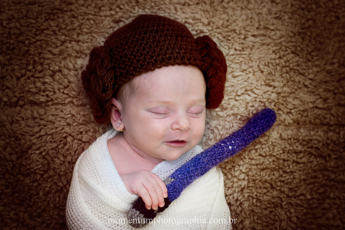 foto tirada por momentum photographia newborn petropolis rj star wars princesa leia estudio