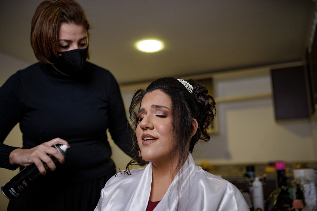 Making of do dia da Noiva Ana no Hotel Quality. Fernanda estava uma noiva linda com uma maquiagem e cabelo impecável feito pela Silvana Maurente.