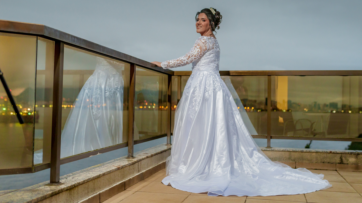 Making of do dia da Noiva Ana no Hotel Quality. Fernanda estava uma noiva linda com uma maquiagem e cabelo impecável feito pela Silvana Maurente.