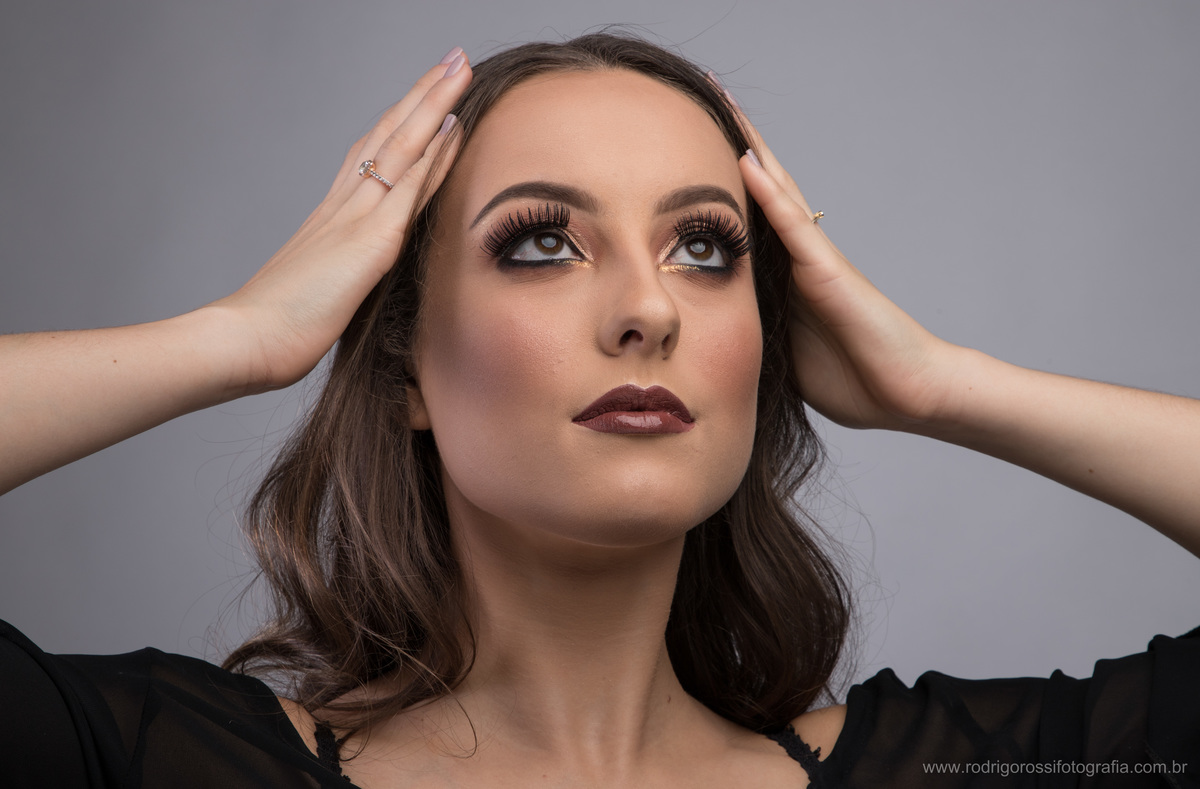 Modelo: Cristine Boff Sartor. Fotógrafo: Rodrigo Rossi. Make & Hair: Gelson Godoy & Morgana Bolzan. Apoio: Fabio Grison & Gabriel Lain. Caxias do Sul, 2018. Todos os direitos reservados. 