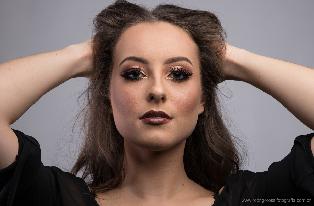 Modelo: Cristine Boff Sartor. Fotógrafo: Rodrigo Rossi. Make & Hair: Gelson Godoy & Morgana Bolzan. Apoio: Fabio Grison & Gabriel Lain. Caxias do Sul, 2018. Todos os direitos reservados. 