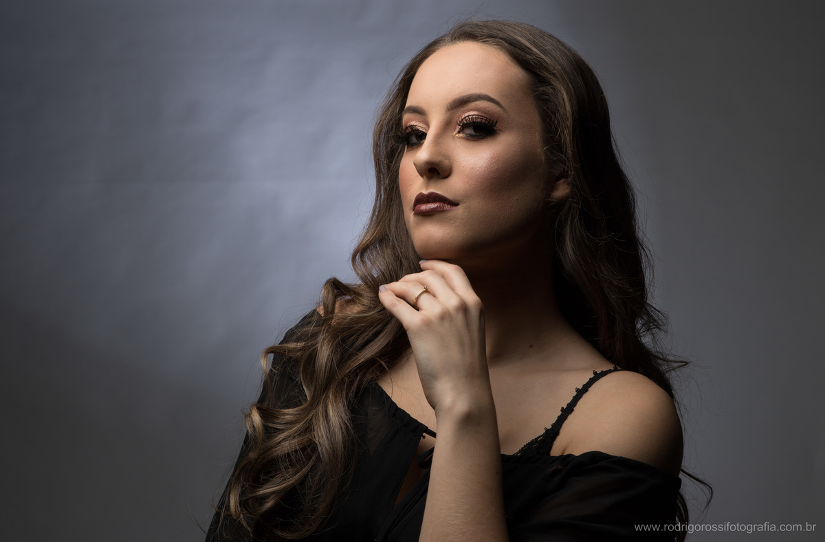 Modelo: Cristine Boff Sartor. Fotógrafo: Rodrigo Rossi. Make & Hair: Gelson Godoy & Morgana Bolzan. Apoio: Fabio Grison & Gabriel Lain. Caxias do Sul, 2018. Todos os direitos reservados. 