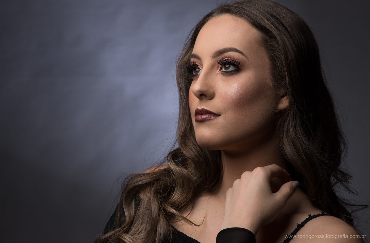 Modelo: Cristine Boff Sartor. Fotógrafo: Rodrigo Rossi. Make & Hair: Gelson Godoy & Morgana Bolzan. Apoio: Fabio Grison & Gabriel Lain. Caxias do Sul, 2018. Todos os direitos reservados. 