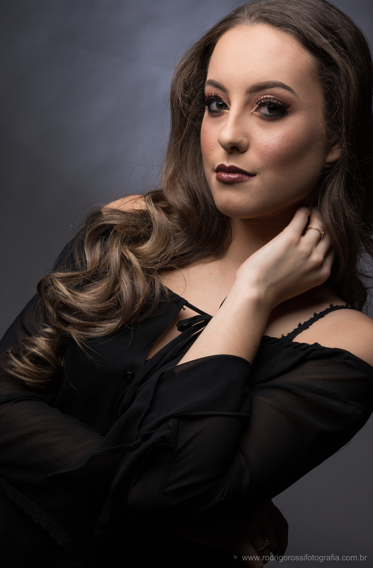 Modelo: Cristine Boff Sartor. Fotógrafo: Rodrigo Rossi. Make & Hair: Gelson Godoy & Morgana Bolzan. Apoio: Fabio Grison & Gabriel Lain. Caxias do Sul, 2018. Todos os direitos reservados. 