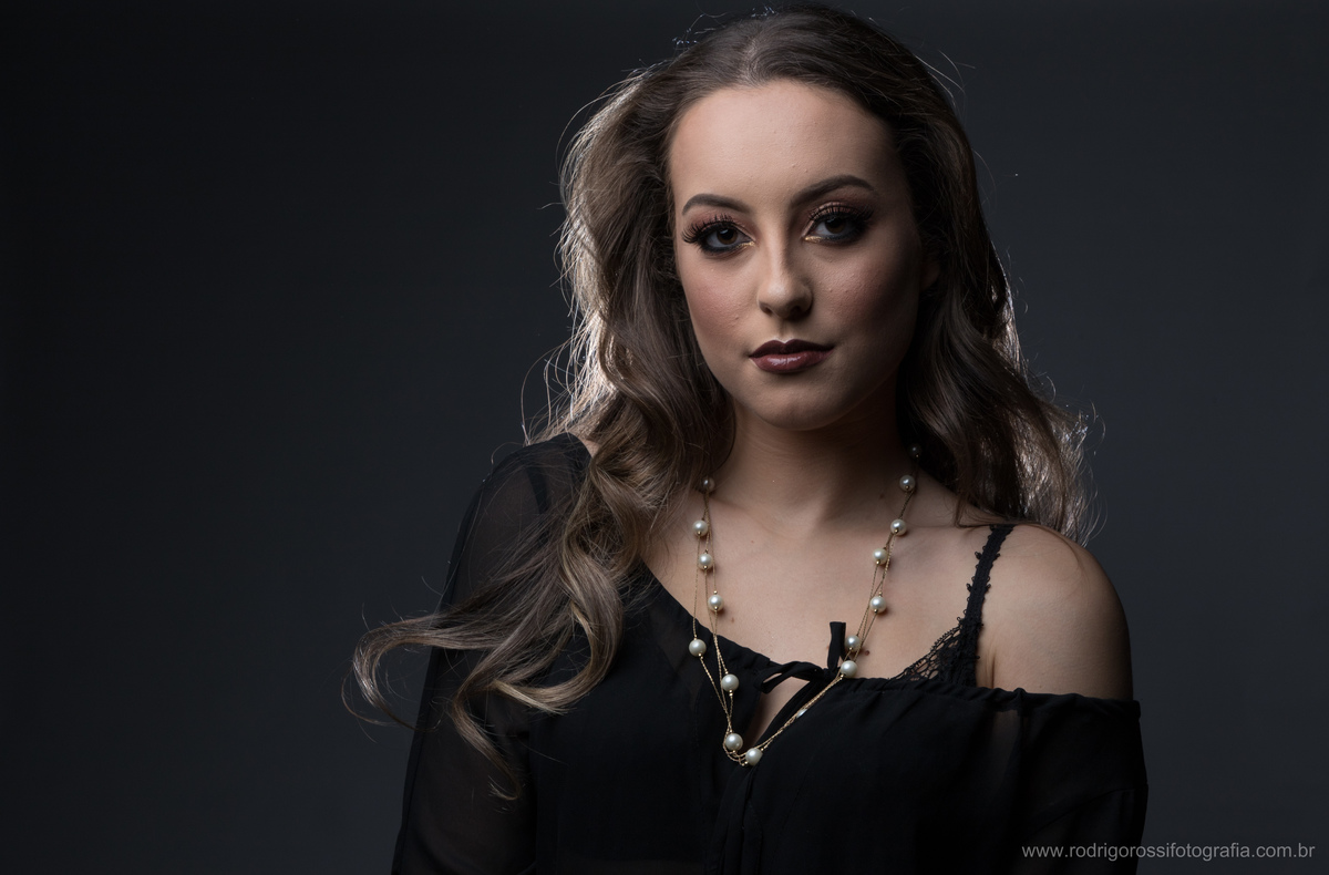 Modelo: Cristine Boff Sartor. Fotógrafo: Rodrigo Rossi. Make & Hair: Gelson Godoy & Morgana Bolzan. Apoio: Fabio Grison & Gabriel Lain. Caxias do Sul, 2018. Todos os direitos reservados. 