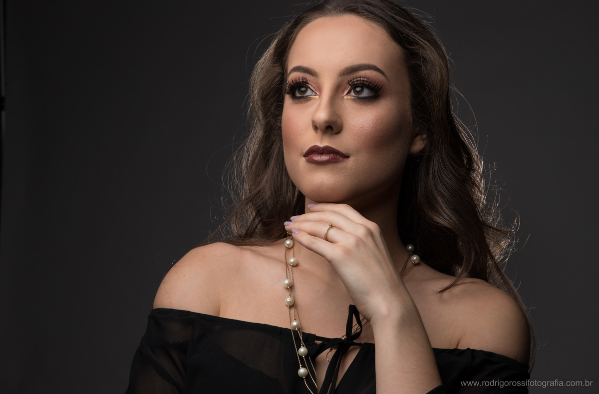 Modelo: Cristine Boff Sartor. Fotógrafo: Rodrigo Rossi. Make & Hair: Gelson Godoy & Morgana Bolzan. Apoio: Fabio Grison & Gabriel Lain. Caxias do Sul, 2018. Todos os direitos reservados. 