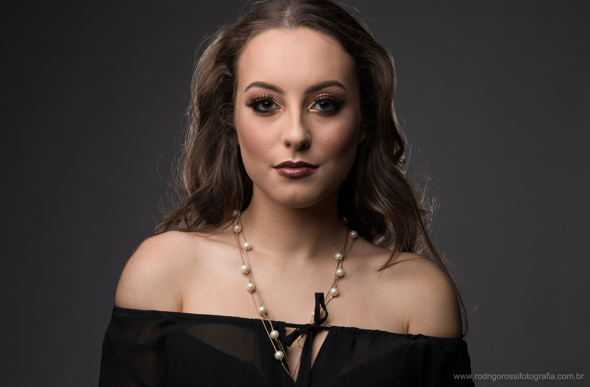 Modelo: Cristine Boff Sartor. Fotógrafo: Rodrigo Rossi. Make & Hair: Gelson Godoy & Morgana Bolzan. Apoio: Fabio Grison & Gabriel Lain. Caxias do Sul, 2018. Todos os direitos reservados. 