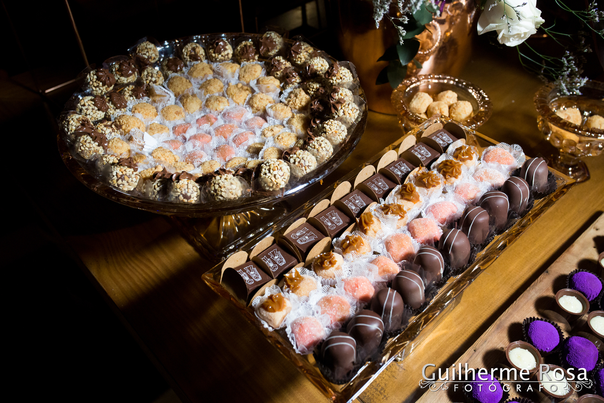 Casamento do lindo casal Nathalia Barbosa de Oliveira e Vinícius Madruga, local Paraíso Espaço de Eventos CERIMONIAL - Rosane Nunes, vestido de Georgia Schmaedecke, GASTRONOMIA- DARQUÊS EVENTOS, PASSADEIRA ESPELHO PROJECTSOM,BAR DE DRINKS- FLAVOR, DDING B