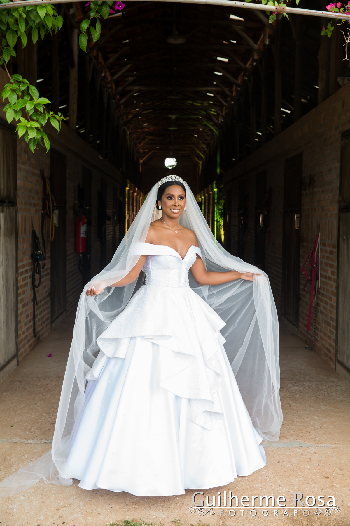 Casamento do lindo casal Nathalia Barbosa de Oliveira e Vinícius Madruga, local Paraíso Espaço de Eventos CERIMONIAL - Rosane Nunes, vestido de Georgia Schmaedecke, GASTRONOMIA- DARQUÊS EVENTOS, PASSADEIRA ESPELHO PROJECTSOM,BAR DE DRINKS- FLAVOR, DDING B