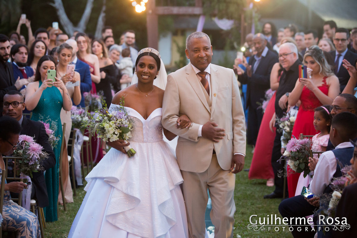 Casamento do lindo casal Nathalia Barbosa de Oliveira e Vinícius Madruga, local Paraíso Espaço de Eventos CERIMONIAL - Rosane Nunes, vestido de Georgia Schmaedecke, GASTRONOMIA- DARQUÊS EVENTOS, PASSADEIRA ESPELHO PROJECTSOM,BAR DE DRINKS- FLAVOR, DDING B