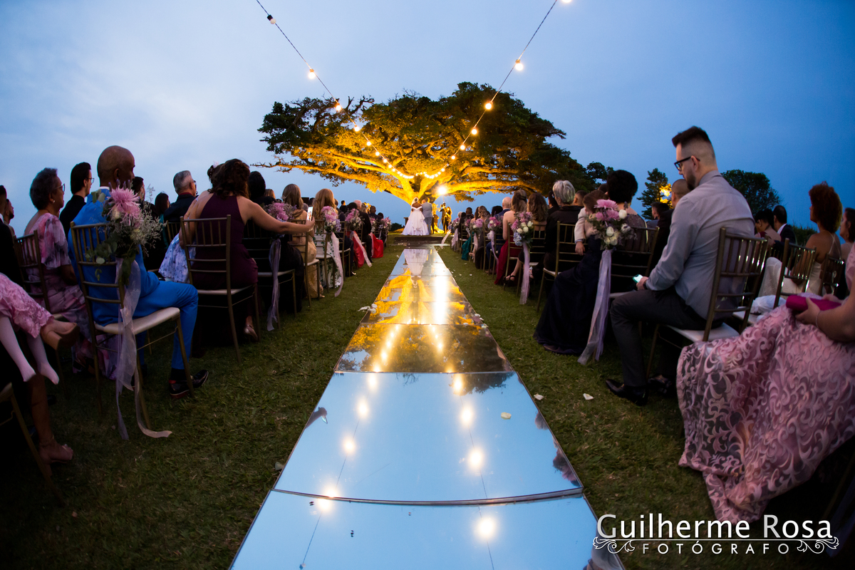 Casamento do lindo casal Nathalia Barbosa de Oliveira e Vinícius Madruga, local Paraíso Espaço de Eventos CERIMONIAL - Rosane Nunes, vestido de Georgia Schmaedecke, GASTRONOMIA- DARQUÊS EVENTOS, PASSADEIRA ESPELHO PROJECTSOM,BAR DE DRINKS- FLAVOR, DDING B