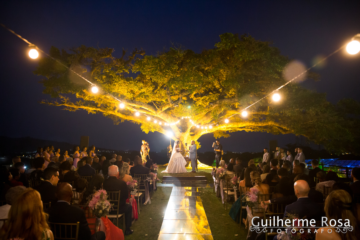 Casamento do lindo casal Nathalia Barbosa de Oliveira e Vinícius Madruga, local Paraíso Espaço de Eventos CERIMONIAL - Rosane Nunes, vestido de Georgia Schmaedecke, GASTRONOMIA- DARQUÊS EVENTOS, PASSADEIRA ESPELHO PROJECTSOM,BAR DE DRINKS- FLAVOR, DDING B