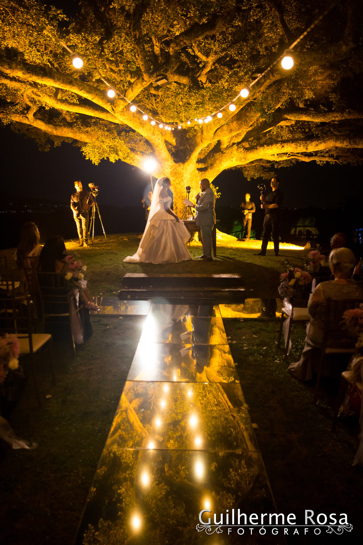 Casamento do lindo casal Nathalia Barbosa de Oliveira e Vinícius Madruga, local Paraíso Espaço de Eventos CERIMONIAL - Rosane Nunes, vestido de Georgia Schmaedecke, GASTRONOMIA- DARQUÊS EVENTOS, PASSADEIRA ESPELHO PROJECTSOM,BAR DE DRINKS- FLAVOR, DDING B