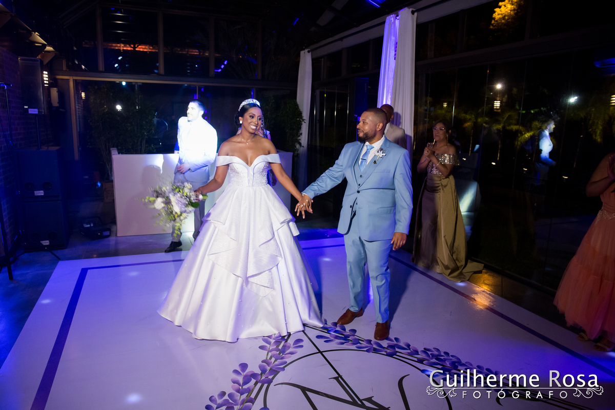 Casamento do lindo casal Nathalia Barbosa de Oliveira e Vinícius Madruga, local Paraíso Espaço de Eventos CERIMONIAL - Rosane Nunes, vestido de Georgia Schmaedecke, GASTRONOMIA- DARQUÊS EVENTOS, PASSADEIRA ESPELHO PROJECTSOM,BAR DE DRINKS- FLAVOR, DDING B