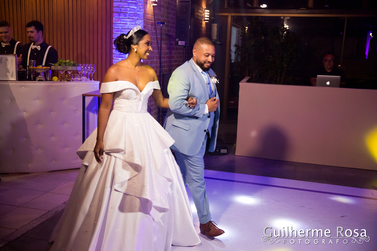 Casamento do lindo casal Nathalia Barbosa de Oliveira e Vinícius Madruga, local Paraíso Espaço de Eventos CERIMONIAL - Rosane Nunes, vestido de Georgia Schmaedecke, GASTRONOMIA- DARQUÊS EVENTOS, PASSADEIRA ESPELHO PROJECTSOM,BAR DE DRINKS- FLAVOR, DDING B