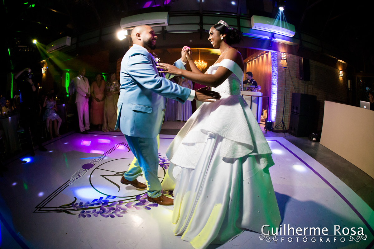 Casamento do lindo casal Nathalia Barbosa de Oliveira e Vinícius Madruga, local Paraíso Espaço de Eventos CERIMONIAL - Rosane Nunes, vestido de Georgia Schmaedecke, GASTRONOMIA- DARQUÊS EVENTOS, PASSADEIRA ESPELHO PROJECTSOM,BAR DE DRINKS- FLAVOR, DDING B