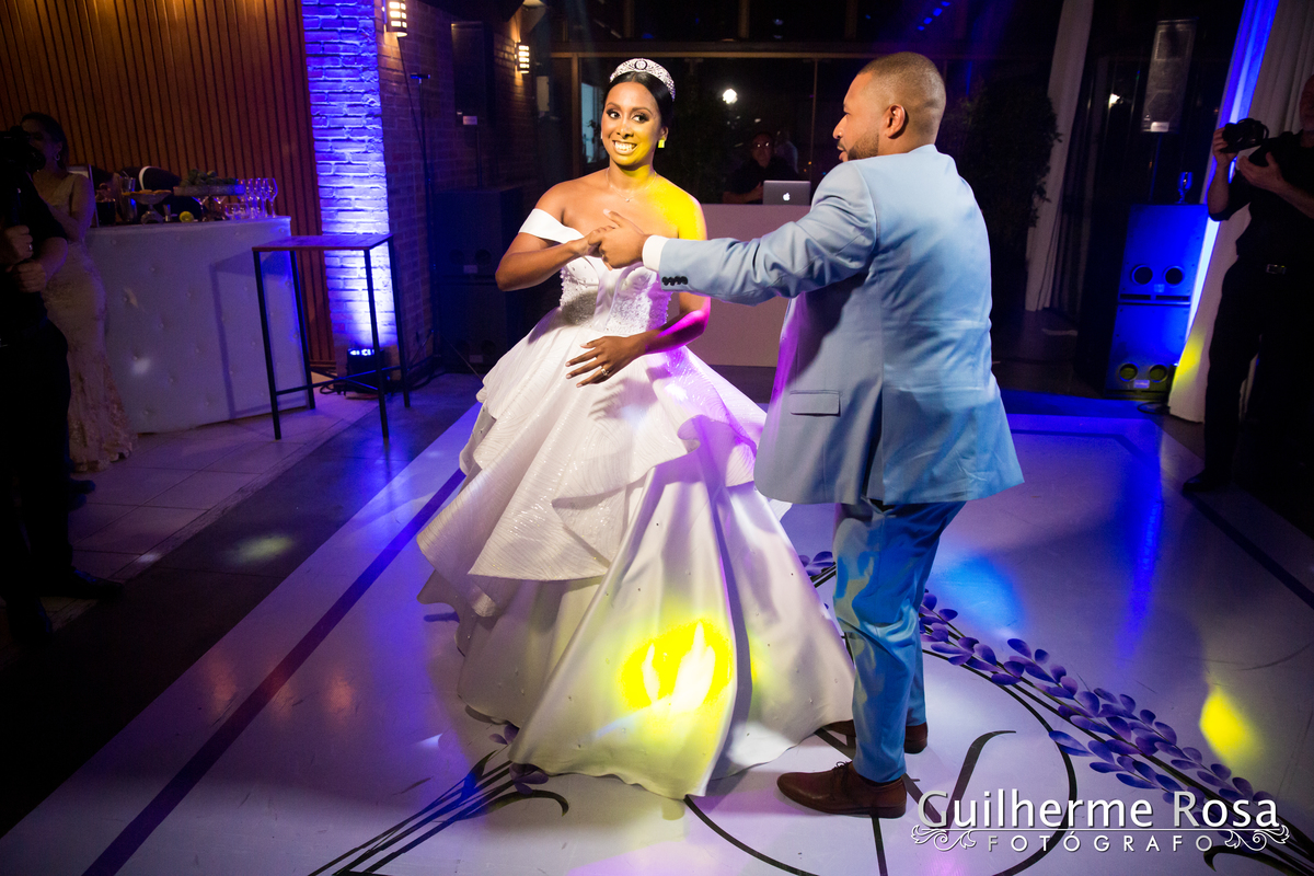 Casamento do lindo casal Nathalia Barbosa de Oliveira e Vinícius Madruga, local Paraíso Espaço de Eventos CERIMONIAL - Rosane Nunes, vestido de Georgia Schmaedecke, GASTRONOMIA- DARQUÊS EVENTOS, PASSADEIRA ESPELHO PROJECTSOM,BAR DE DRINKS- FLAVOR, DDING B