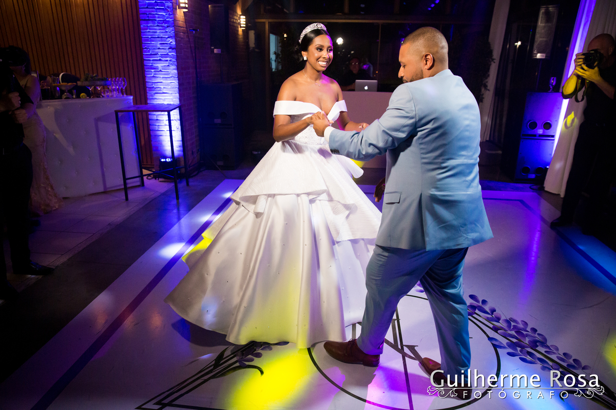 Casamento do lindo casal Nathalia Barbosa de Oliveira e Vinícius Madruga, local Paraíso Espaço de Eventos CERIMONIAL - Rosane Nunes, vestido de Georgia Schmaedecke, GASTRONOMIA- DARQUÊS EVENTOS, PASSADEIRA ESPELHO PROJECTSOM,BAR DE DRINKS- FLAVOR, DDING B