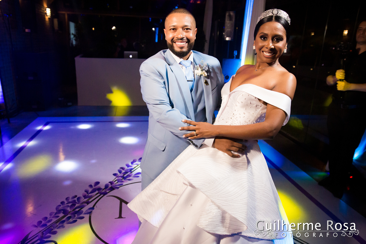 Casamento do lindo casal Nathalia Barbosa de Oliveira e Vinícius Madruga, local Paraíso Espaço de Eventos CERIMONIAL - Rosane Nunes, vestido de Georgia Schmaedecke, GASTRONOMIA- DARQUÊS EVENTOS, PASSADEIRA ESPELHO PROJECTSOM,BAR DE DRINKS- FLAVOR, DDING B