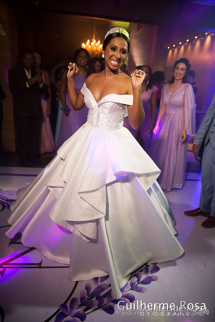 Casamento do lindo casal Nathalia Barbosa de Oliveira e Vinícius Madruga, local Paraíso Espaço de Eventos CERIMONIAL - Rosane Nunes, vestido de Georgia Schmaedecke, GASTRONOMIA- DARQUÊS EVENTOS, PASSADEIRA ESPELHO PROJECTSOM,BAR DE DRINKS- FLAVOR, DDING B