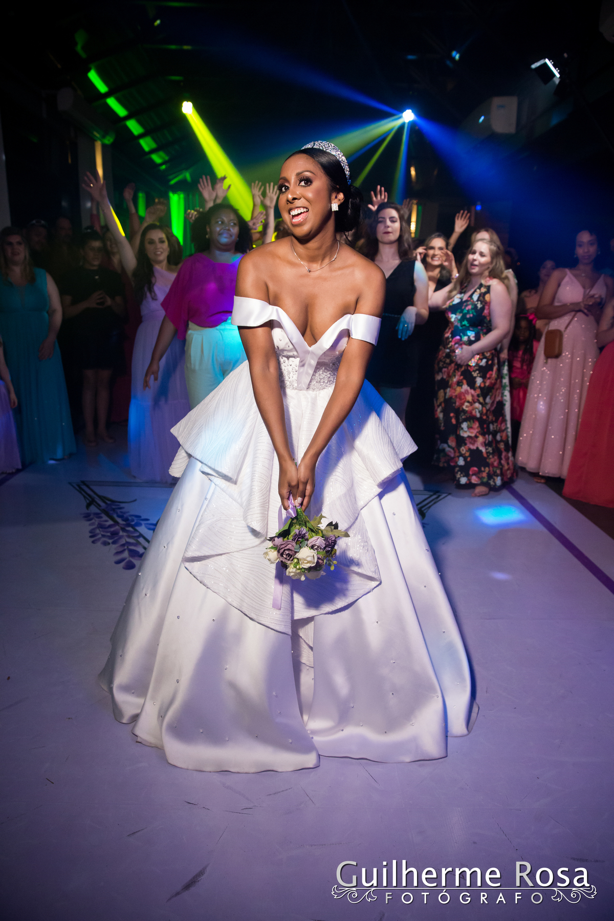 Casamento do lindo casal Nathalia Barbosa de Oliveira e Vinícius Madruga, local Paraíso Espaço de Eventos CERIMONIAL - Rosane Nunes, vestido de Georgia Schmaedecke, GASTRONOMIA- DARQUÊS EVENTOS, PASSADEIRA ESPELHO PROJECTSOM,BAR DE DRINKS- FLAVOR, DDING B