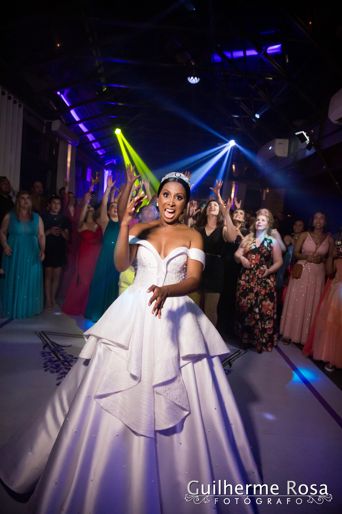 Casamento do lindo casal Nathalia Barbosa de Oliveira e Vinícius Madruga, local Paraíso Espaço de Eventos CERIMONIAL - Rosane Nunes, vestido de Georgia Schmaedecke, GASTRONOMIA- DARQUÊS EVENTOS, PASSADEIRA ESPELHO PROJECTSOM,BAR DE DRINKS- FLAVOR, DDING B