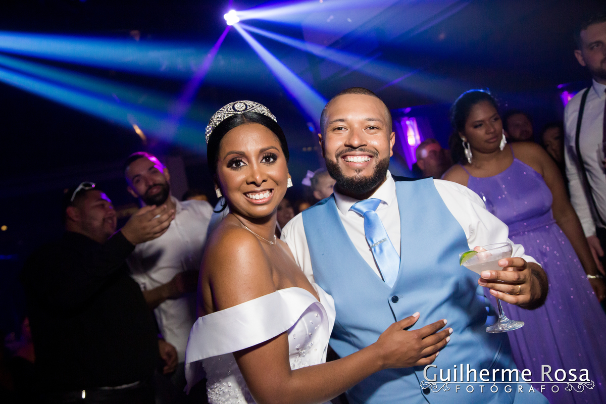 Casamento do lindo casal Nathalia Barbosa de Oliveira e Vinícius Madruga, local Paraíso Espaço de Eventos CERIMONIAL - Rosane Nunes, vestido de Georgia Schmaedecke, GASTRONOMIA- DARQUÊS EVENTOS, PASSADEIRA ESPELHO PROJECTSOM,BAR DE DRINKS- FLAVOR, DDING B