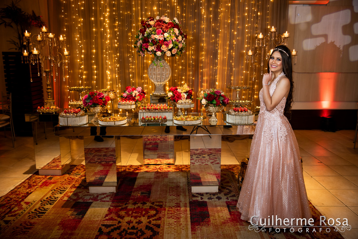 Neste último final de semana dia 15 de junho, fotografei a linda Júlia Ayres no Party House, na companhia de seus convidados e familiares!