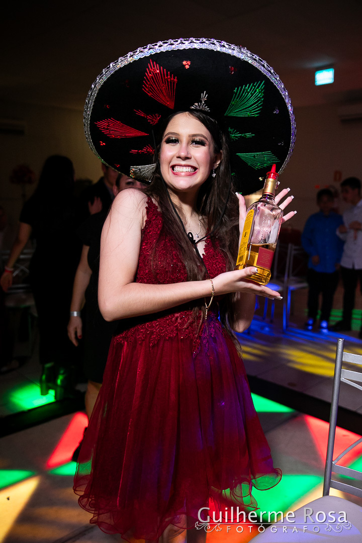Neste último final de semana dia 15 de junho, fotografei a linda Júlia Ayres no Party House, na companhia de seus convidados e familiares!