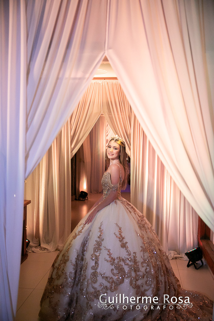 fotografia 15 anos Porto Alegre
ensaio 15 anos Porto Alegre
book 15 anos Porto Alegre
festa 15 anos Porto Alegre
debutante Porto Alegre
fotógrafo para festa de 15 anos em Porto Alegre
ensaio externo para 15 anos Porto Alegre
fotos de debutante em Porto Al