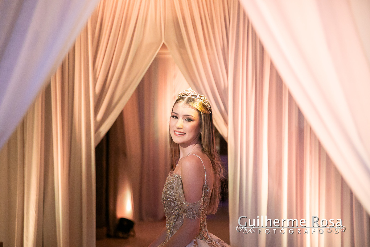 fotografia 15 anos Porto Alegre
ensaio 15 anos Porto Alegre
book 15 anos Porto Alegre
festa 15 anos Porto Alegre
debutante Porto Alegre
fotógrafo para festa de 15 anos em Porto Alegre
ensaio externo para 15 anos Porto Alegre
fotos de debutante em Porto Al