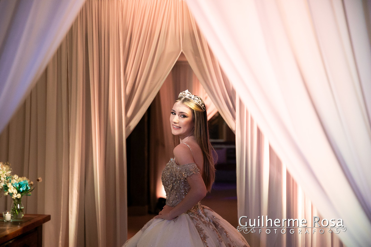 fotografia 15 anos Porto Alegre
ensaio 15 anos Porto Alegre
book 15 anos Porto Alegre
festa 15 anos Porto Alegre
debutante Porto Alegre
fotógrafo para festa de 15 anos em Porto Alegre
ensaio externo para 15 anos Porto Alegre
fotos de debutante em Porto Al