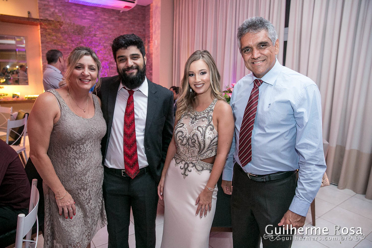 Momento  único da formanda freta flores no prédio 41  administração PUCRS - melhor custo beneficio