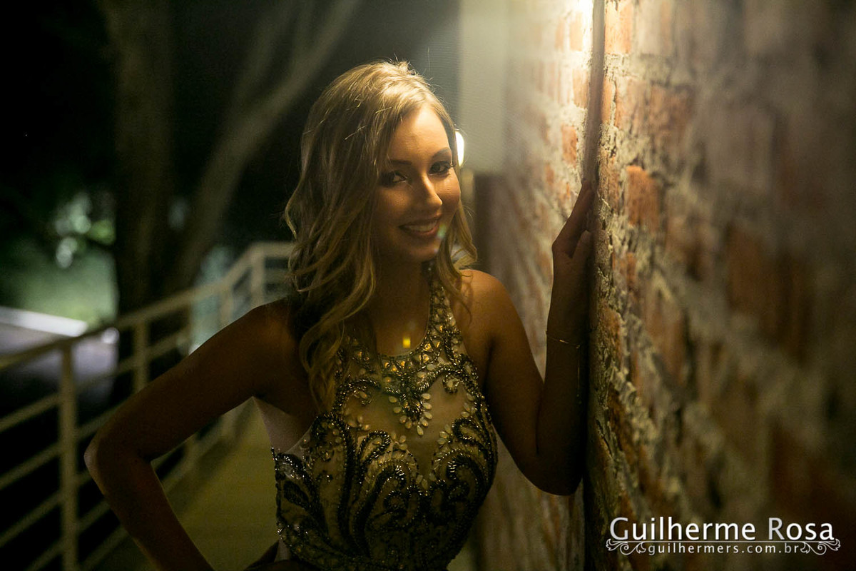 Momento  único da formanda freta flores no prédio 41  administração PUCRS - melhor custo beneficio